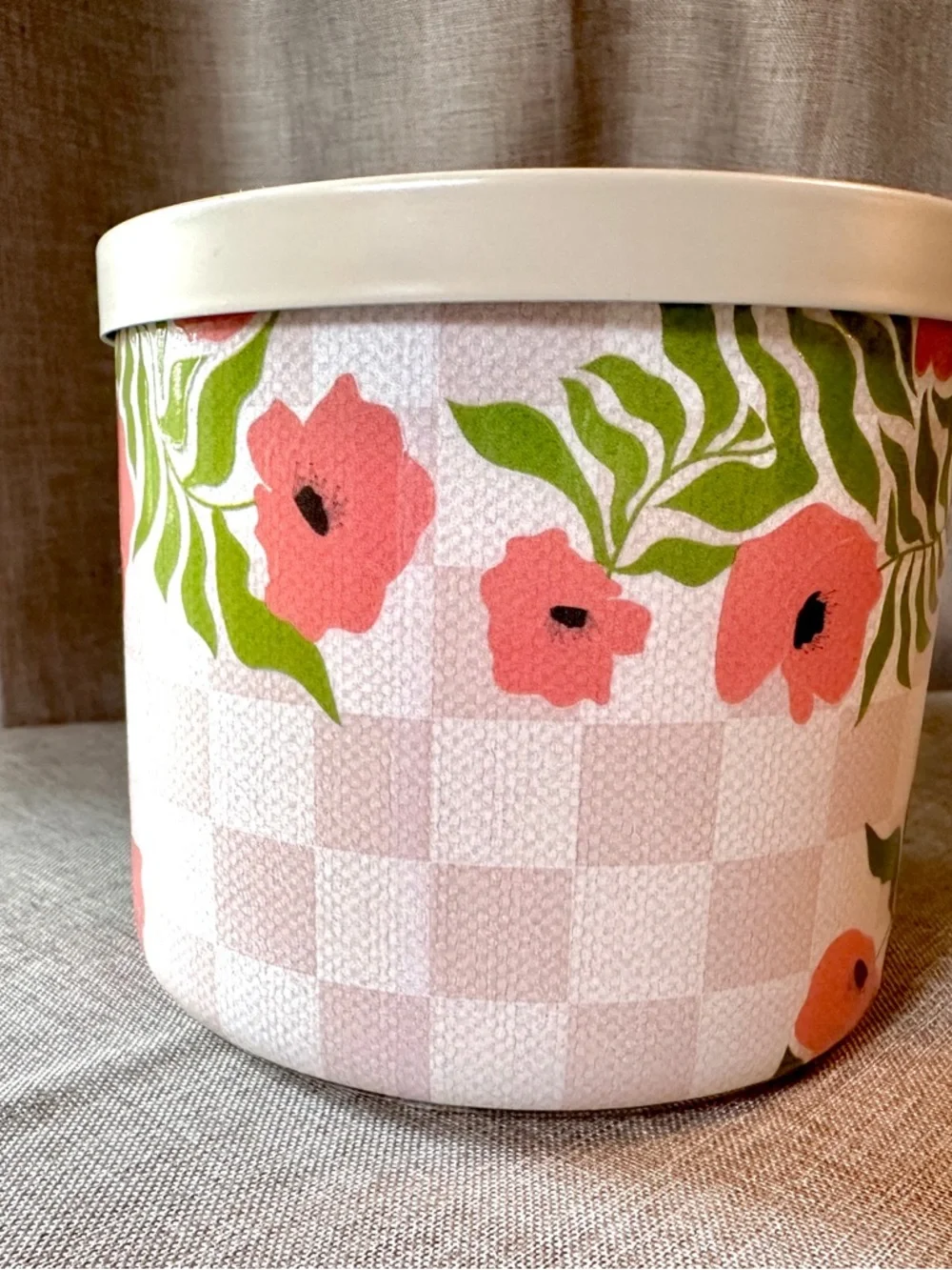 Bath & Body Works White Barn Mahogany Rose 3-Wick Candle - Picture 4 of 5